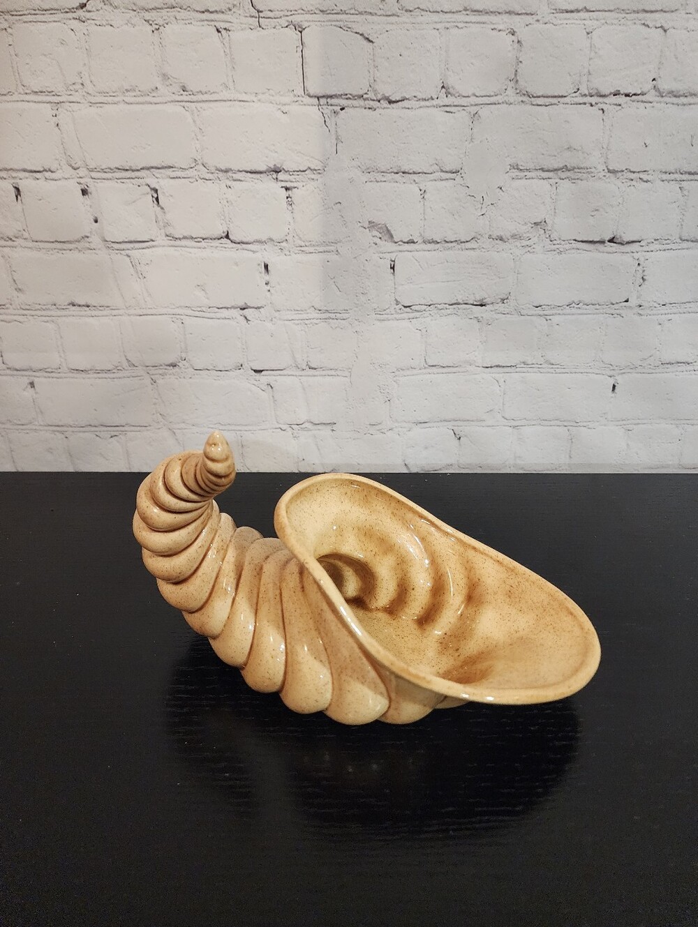 Vintage Atlantic Mold Glazed Pottery 9" Cornucopia \ Horn of Plenty Centerpiece